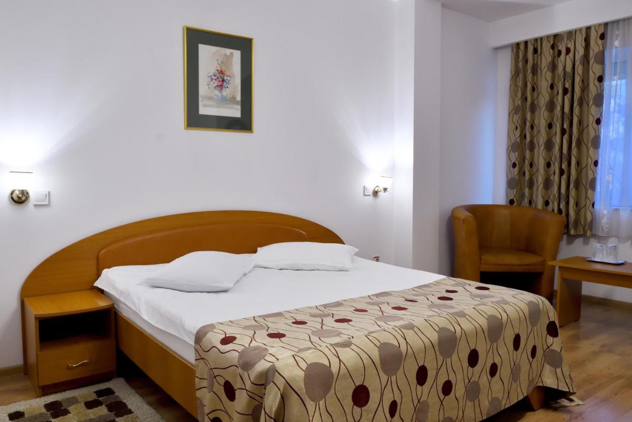 Hotel Select Tulcea Exterior photo