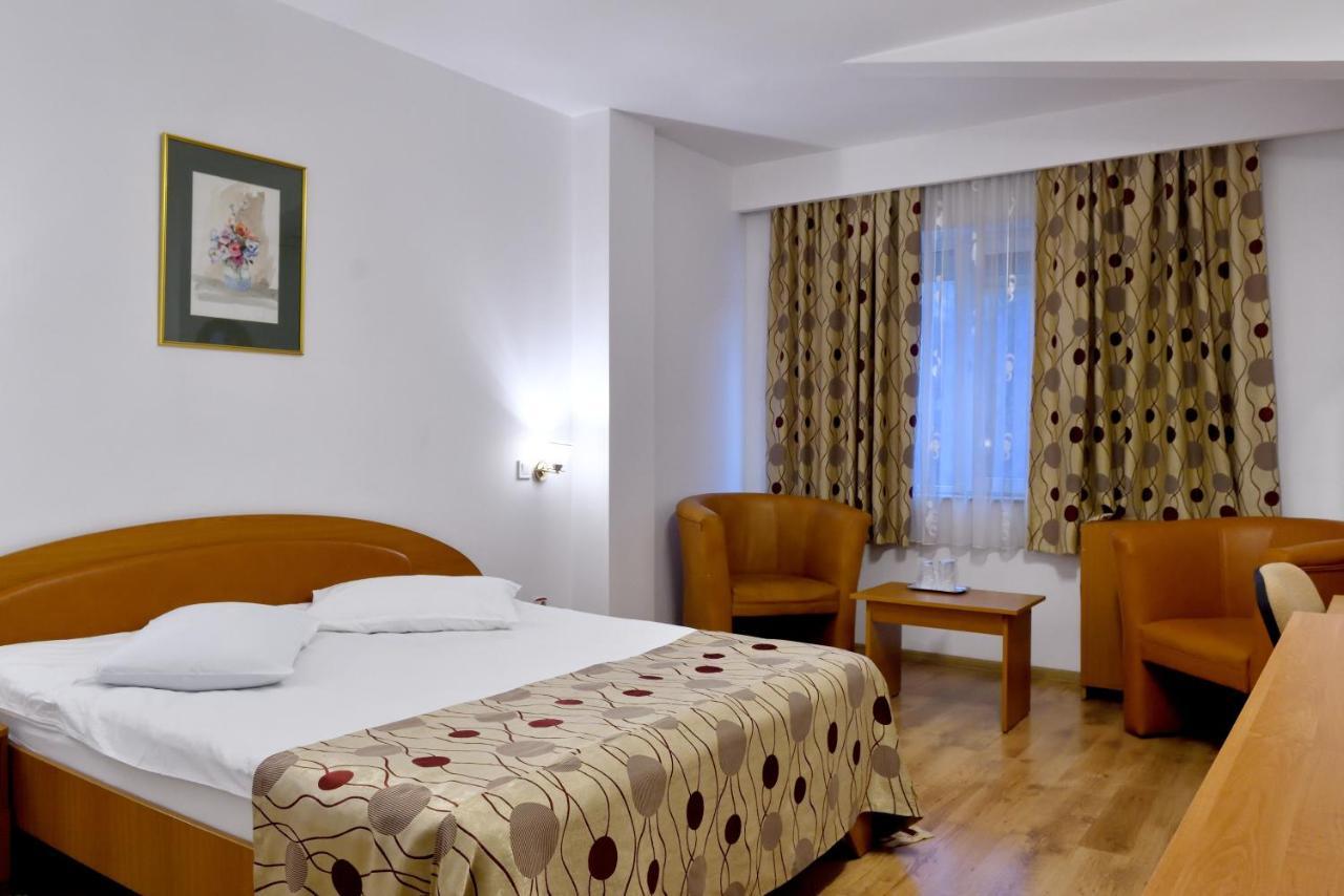 Hotel Select Tulcea Exterior photo