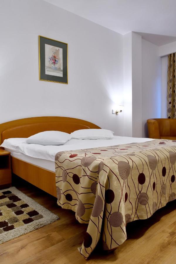 Hotel Select Tulcea Exterior photo