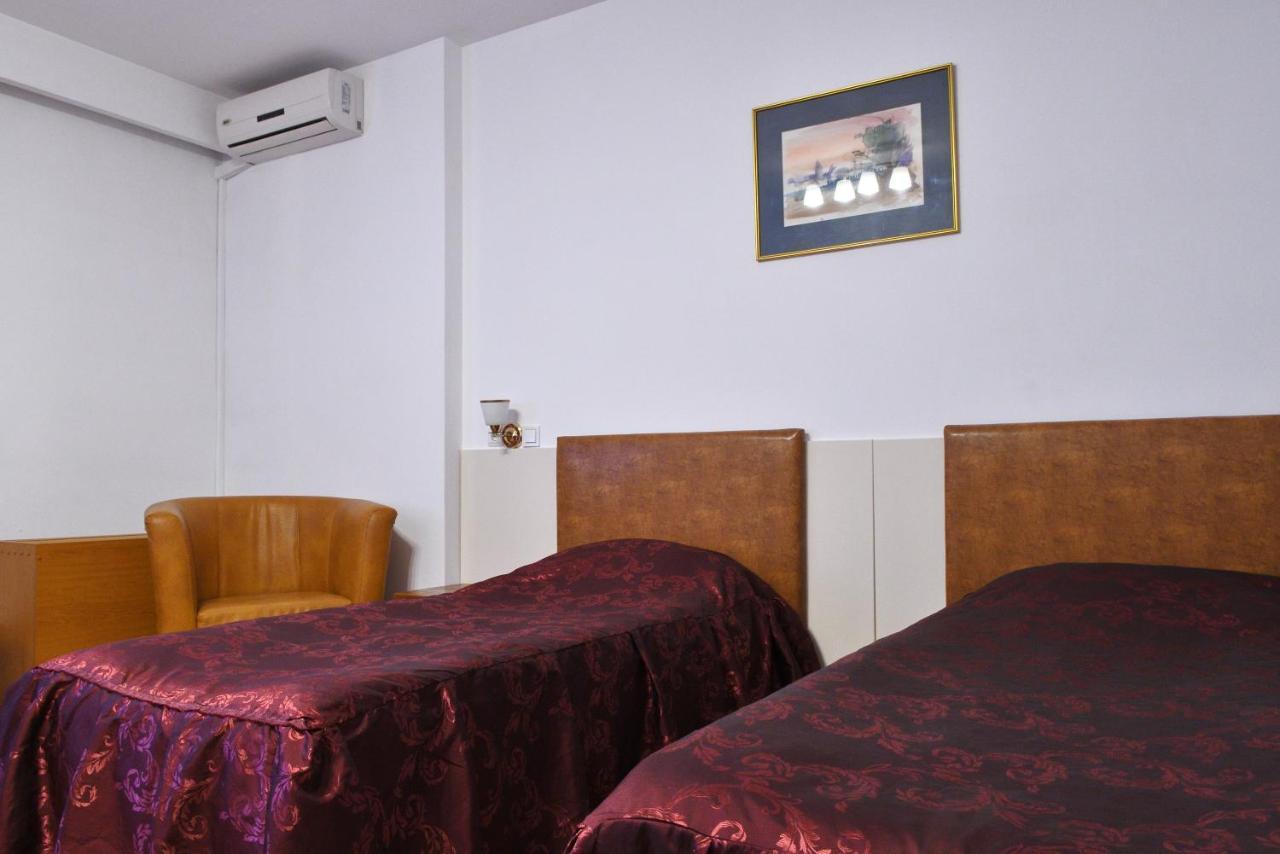 Hotel Select Tulcea Exterior photo